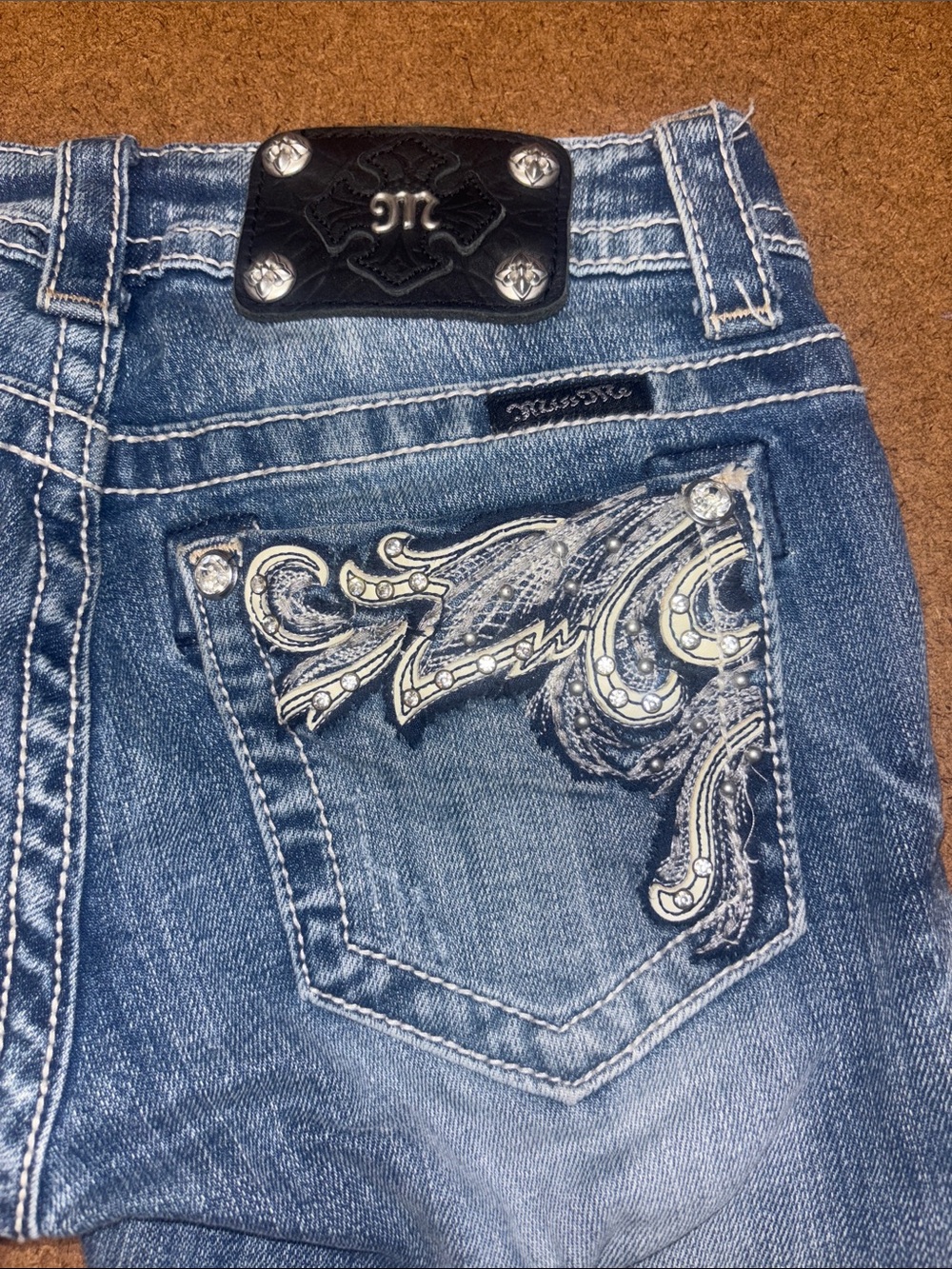 Miss Me 25x34 low rise boot cut Blue Jeans Embroidered Pockets
